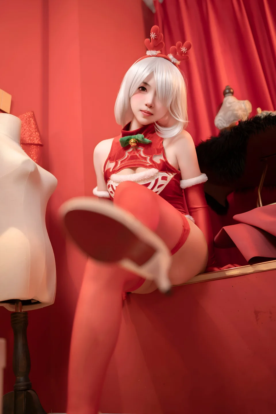 Bangni邦尼 - 圣诞尼尔 红裙御姐 [132P,3V-966MB] tg@simisebaisi 【丝足阁】096.webp